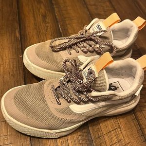 VANS ultrarange women’s athletic shoe
